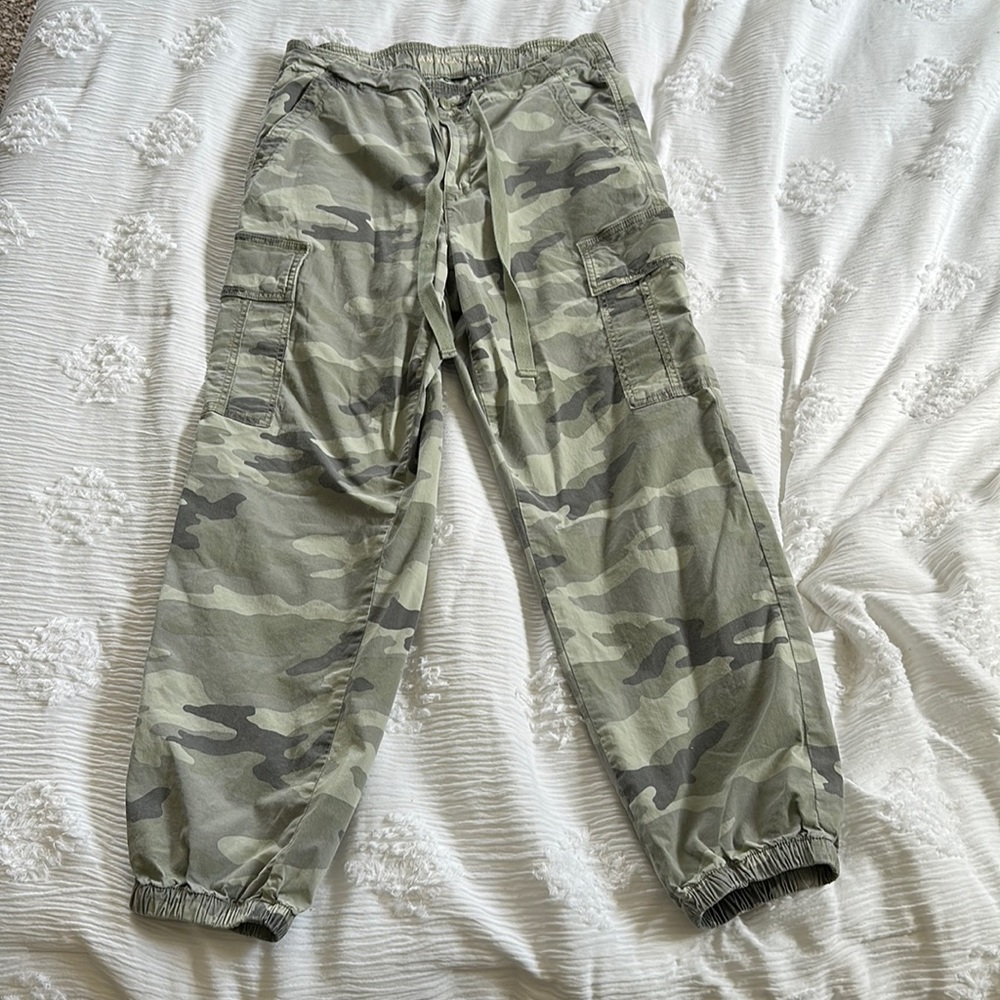 American Eagle Stretch Camo Cargo Pants Size 12 Lightly Worn